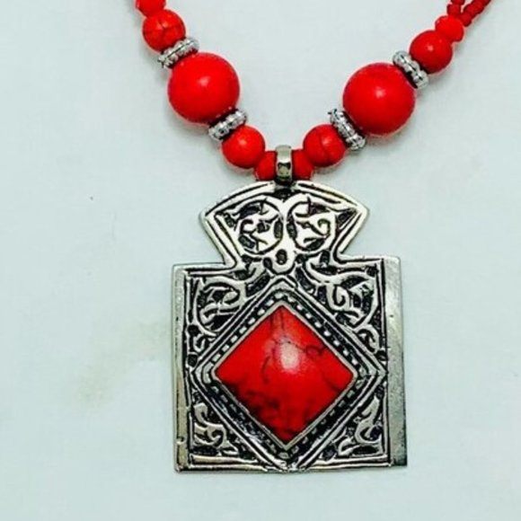 Beaded Pendant Necklace, Handmade Light Weight Necklace, Beaded Chain Pendant - Picture 3 of 5